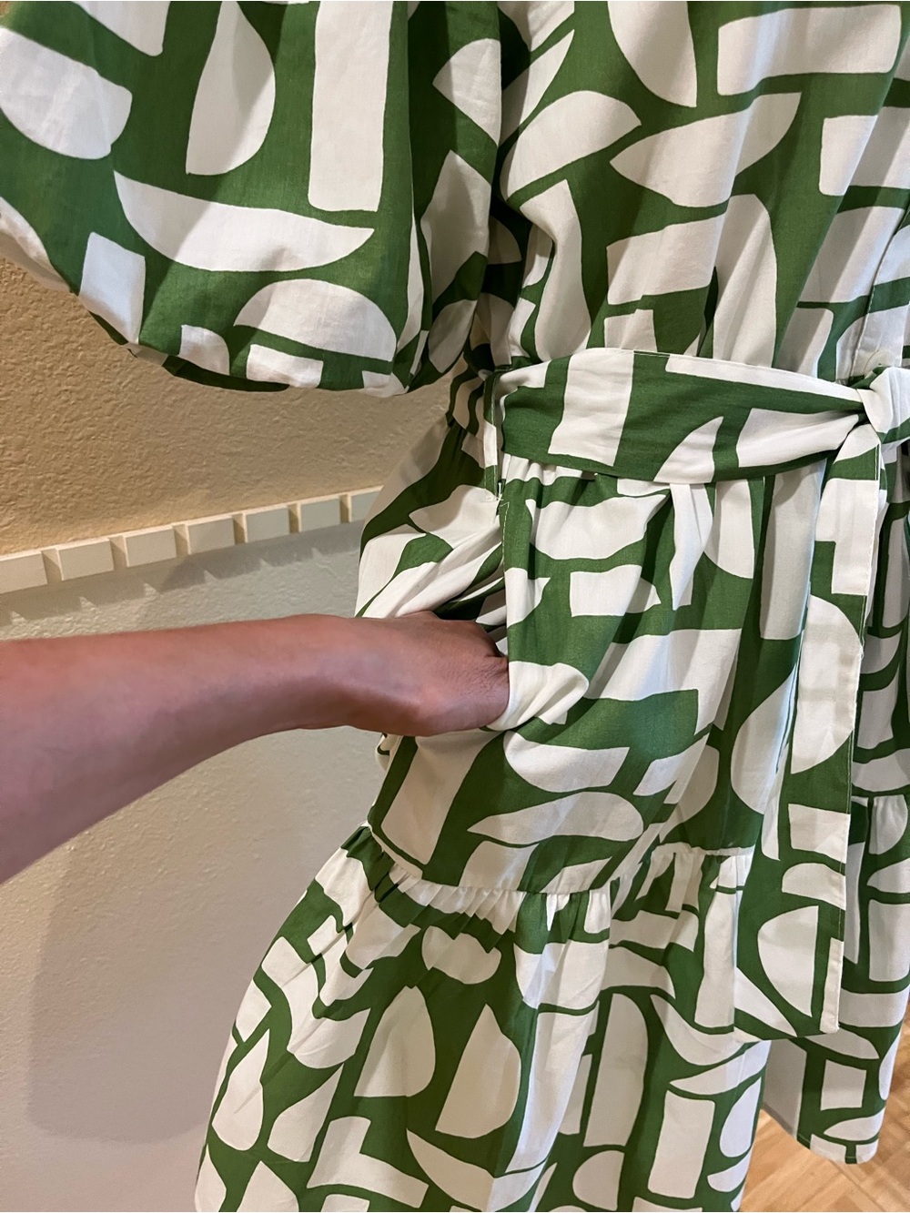 Jessica Simpson summer midi dress. Short puff sleeves, tiered skirt, geometric M - Picture 9 of 11